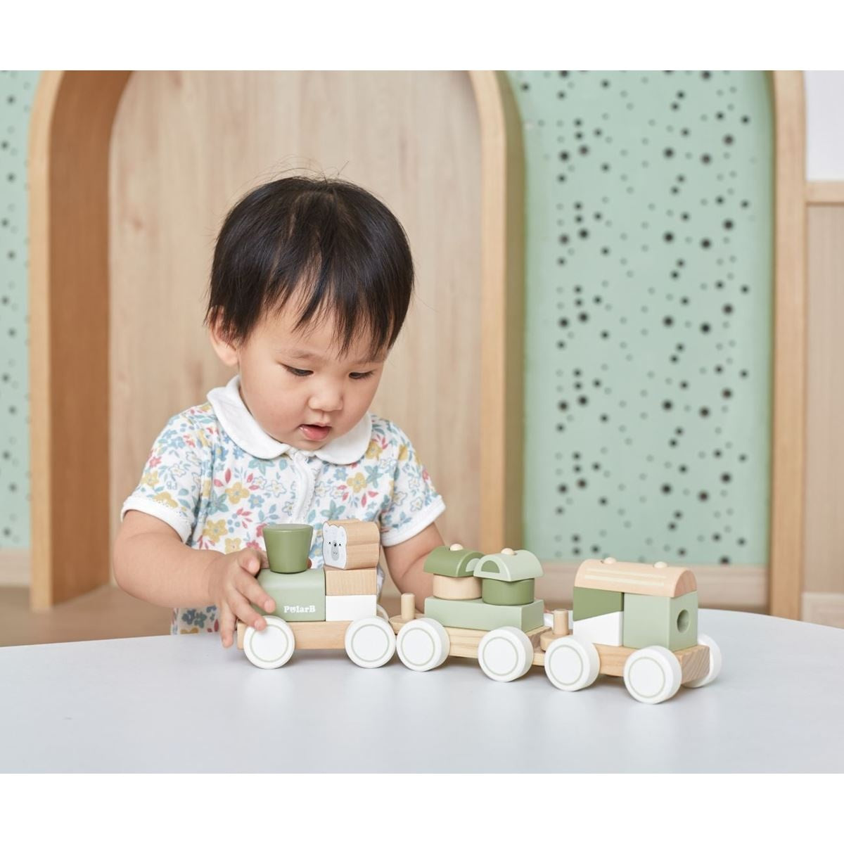 Tren Verde Apilable de Madera – Juguete Didáctico