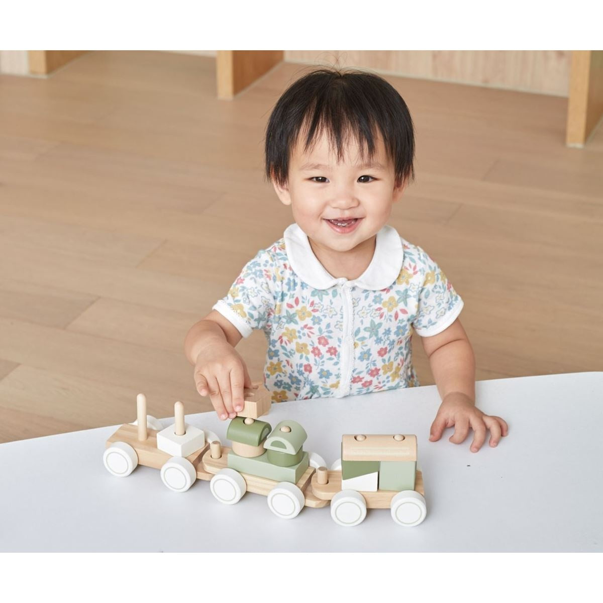 Tren Verde Apilable de Madera – Juguete Didáctico