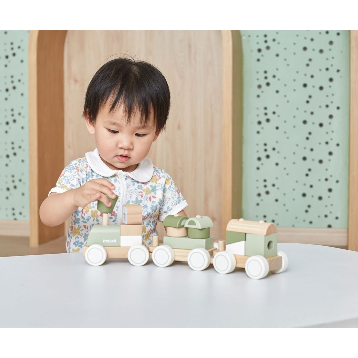 Tren Verde Apilable de Madera – Juguete Didáctico
