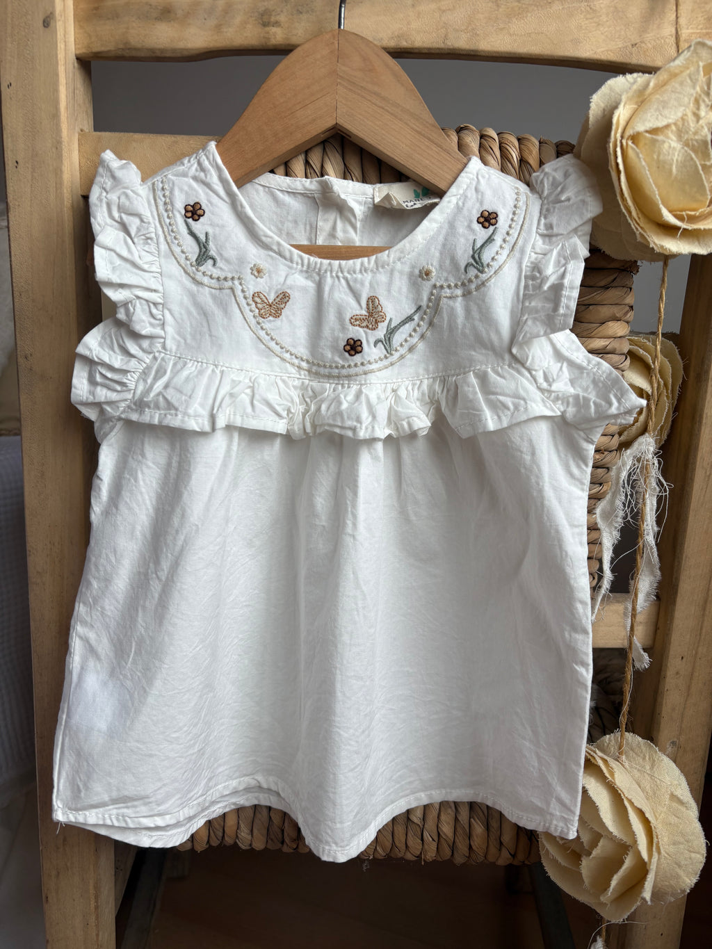 Blusa bordado con volados